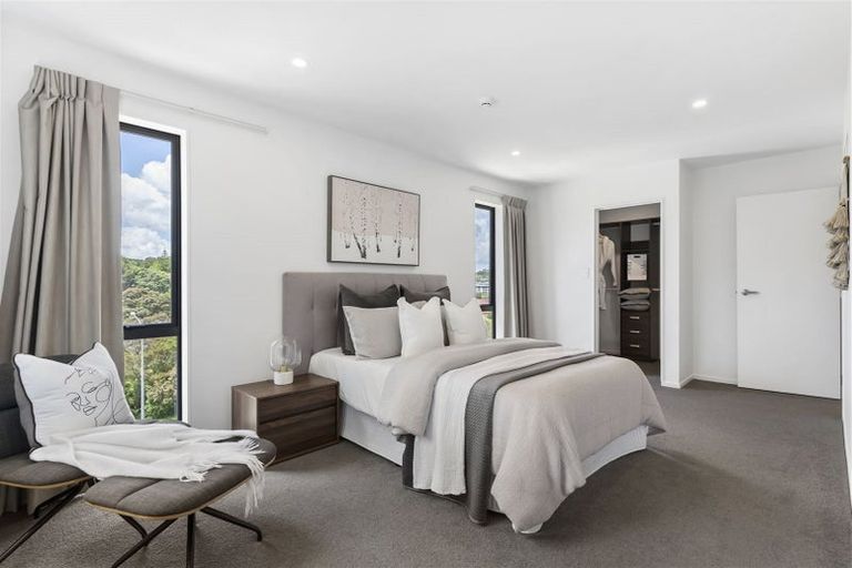 Photo of property in 1/4 Mcquoid Place, Glenfield, Auckland, 0629