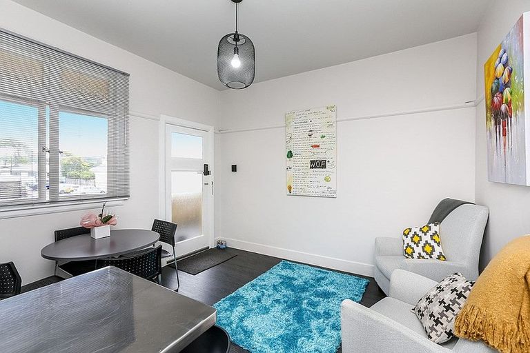 Photo of property in 127 Saint Aubyn Street, New Plymouth, 4310