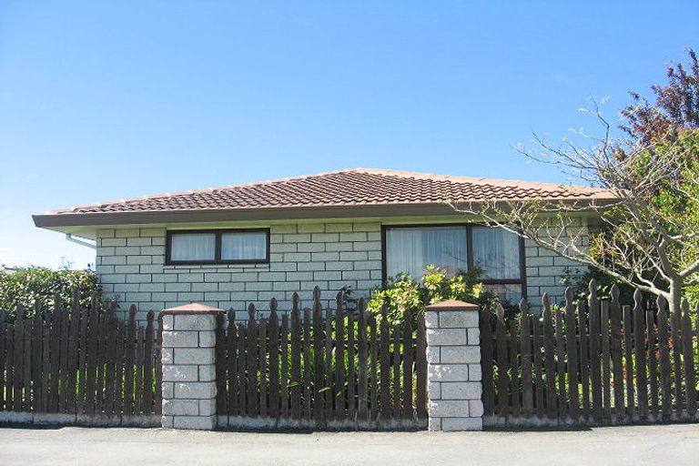 Photo of property in 1a Vivian Street, Burwood, Christchurch, 8083