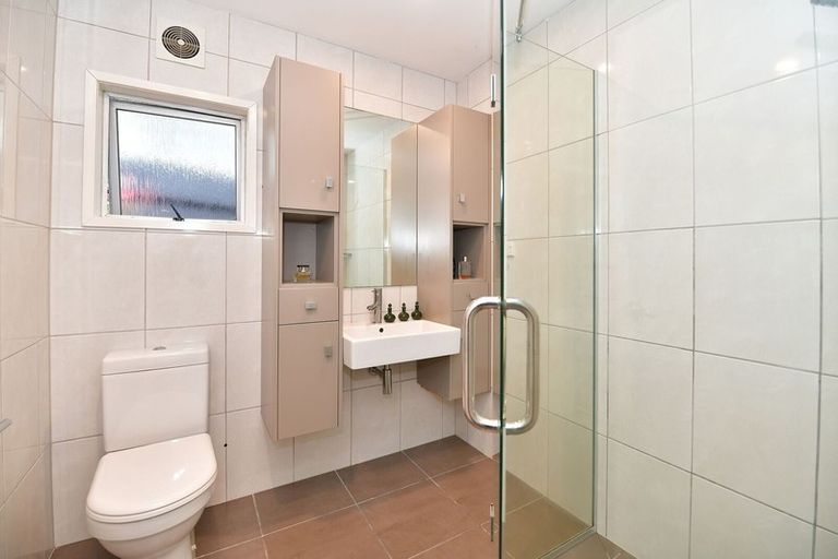 Photo of property in 112a Pacific Parade, Army Bay, Whangaparaoa, 0930