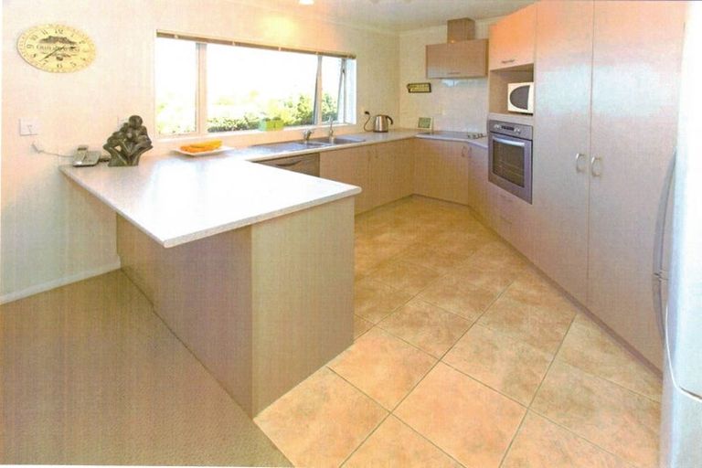 Photo of property in 23 Chesterfield Way, Orewa, 0931