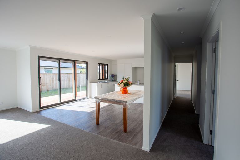 Photo of property in 5 Van Baarle Close, Carterton, 5713