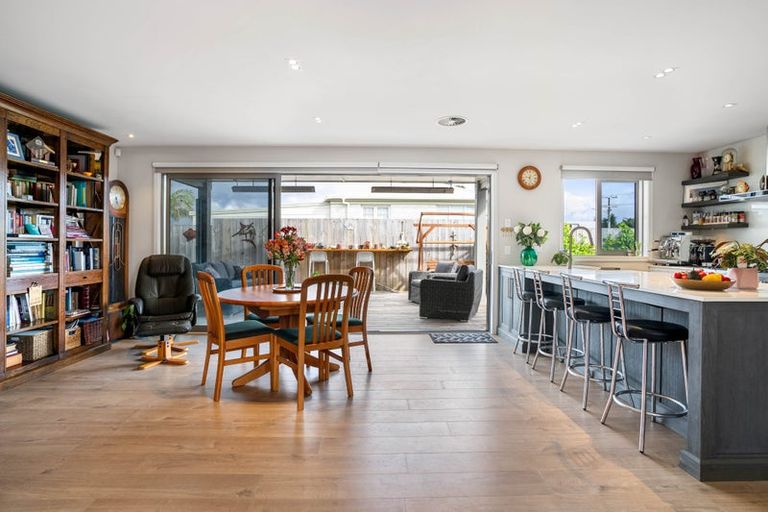 Photo of property in 229a Ocean Road, Whangamata, 3620