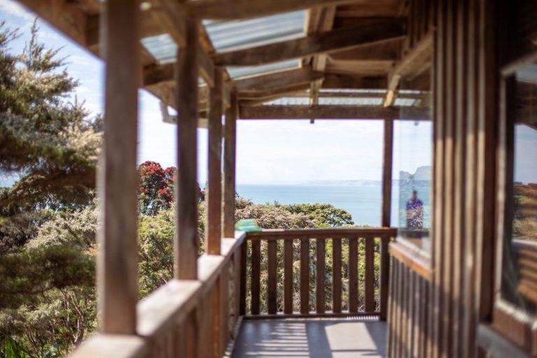 Photo of property in 37 Whaanga Road, Raglan, 3297