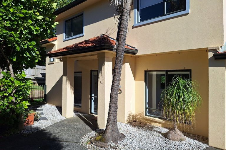 Photo of property in 44 Parkwood Crescent, Gulf Harbour, Whangaparaoa, 0930