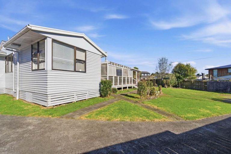 Photo of property in 10 House Avenue, Mangere Bridge, Auckland, 2022