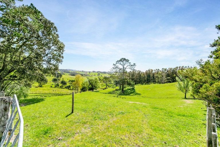 Photo of property in 120 Cemetery Road, Wainui, Silverdale, 0992