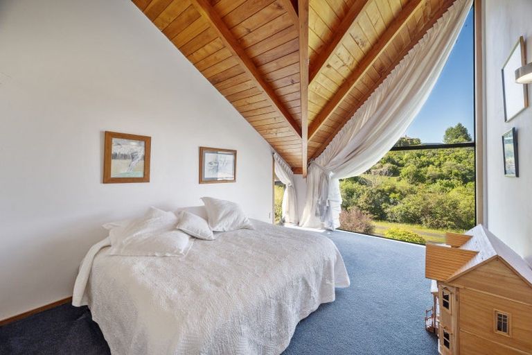 Photo of property in 5 Te Urunga Place, Acacia Bay, Taupo, 3330