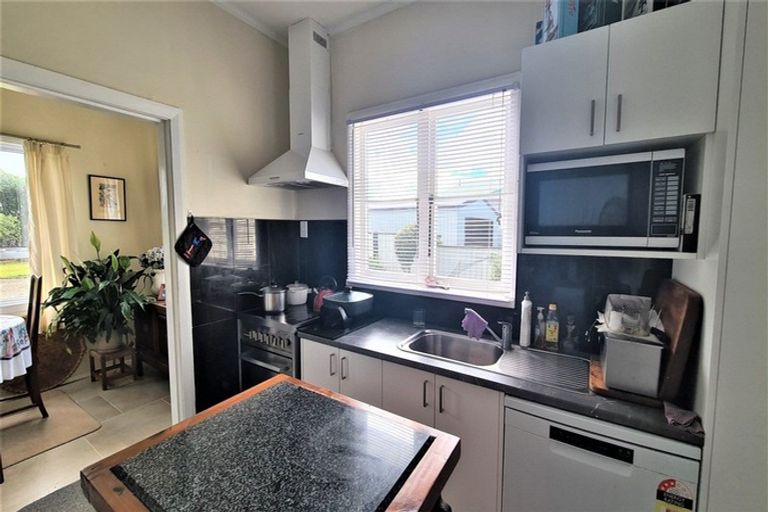 Photo of property in 147 Tasman Street, Opunake, 4616