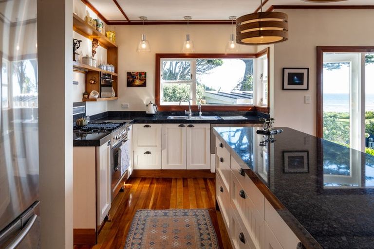 Photo of property in 33 Tainui Street, Raumati Beach, Paraparaumu, 5032