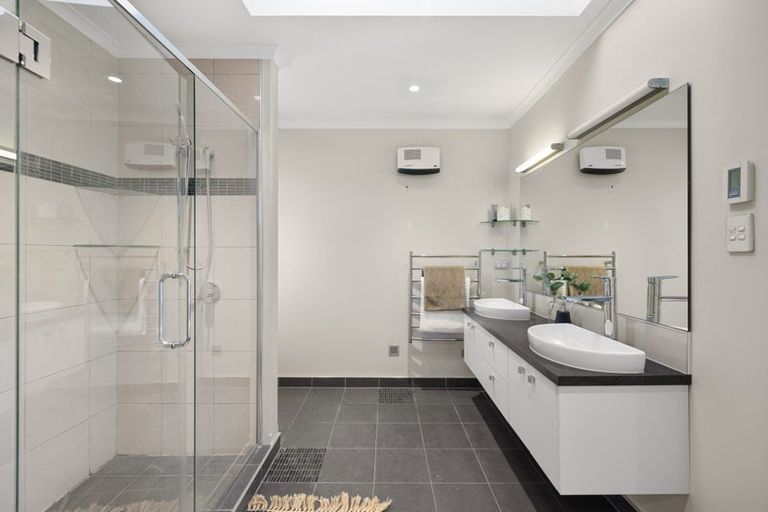 Photo of property in 112a Wairakei Road, Bryndwr, Christchurch, 8052