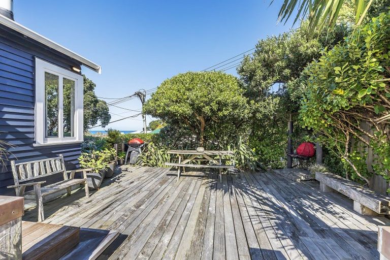 Photo of property in 16 Beach Street, Island Bay, Wellington, 6023
