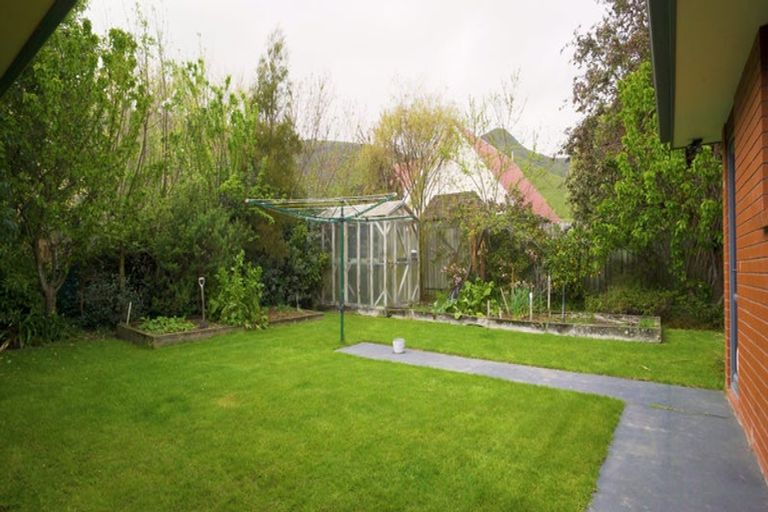 Photo of property in 10 Deavoll Place, Heathcote Valley, Christchurch, 8022