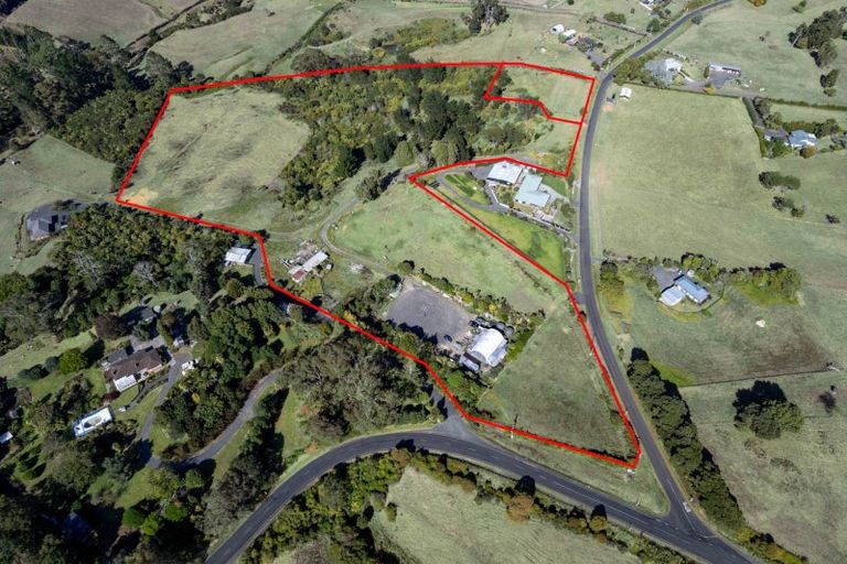 Photo of property in 11 Brewster Road, Pukekawa, Tuakau, 2696