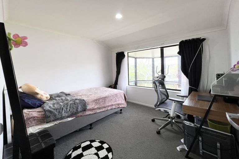 Photo of property in 3 Sunvista Avenue, Oteha, Auckland, 0632