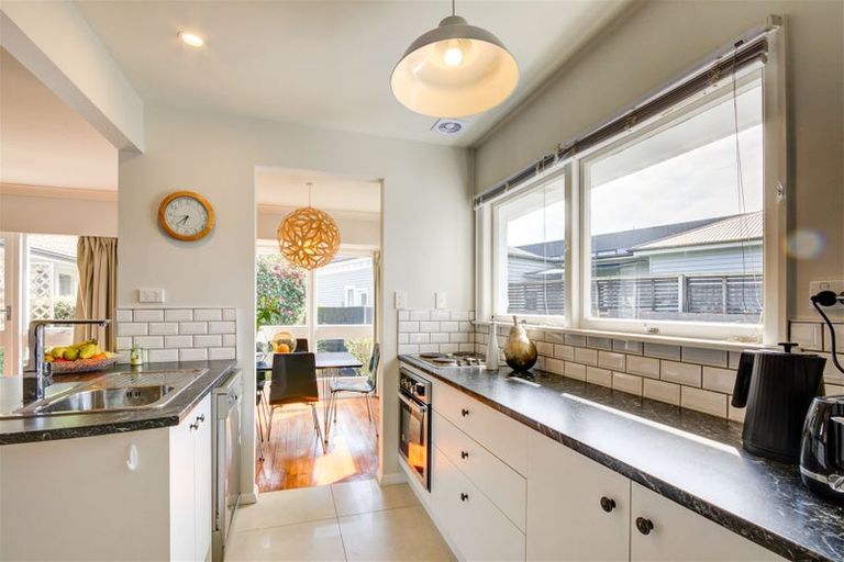 Photo of property in 2/42 Office Road, Merivale, Christchurch, 8014