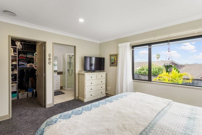 Photo of property in 53 Chesterfield Way, Orewa, 0931