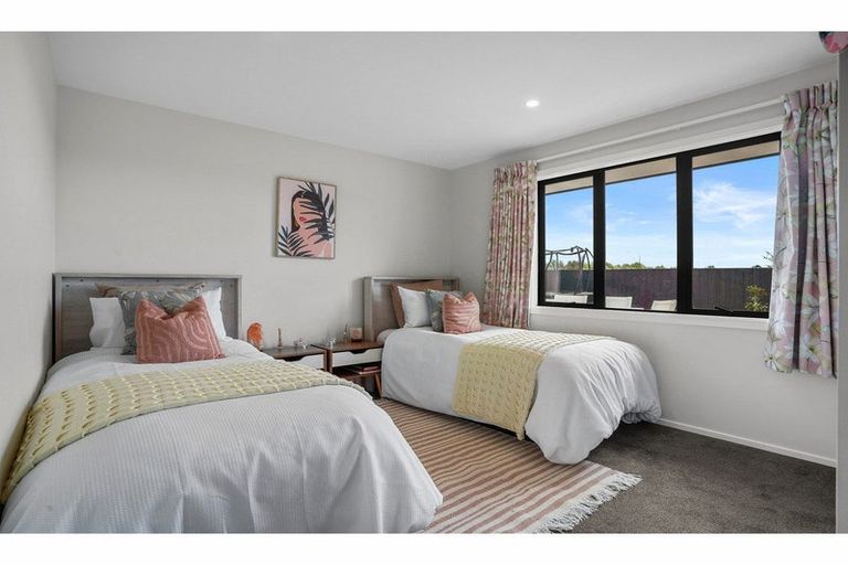 Photo of property in 7 Oakville Close, Rangiora, 7400