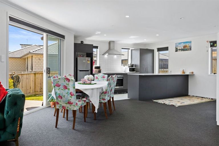 Photo of property in 2 Harakeke Way, Papamoa Beach, Te Puke, 3187