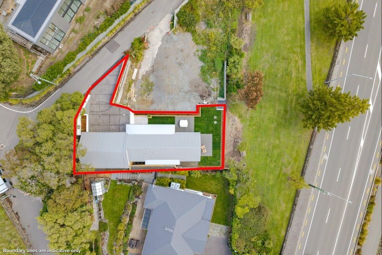 Photo of property in 2/1 The Brae, Mount Pleasant, Christchurch, 8081