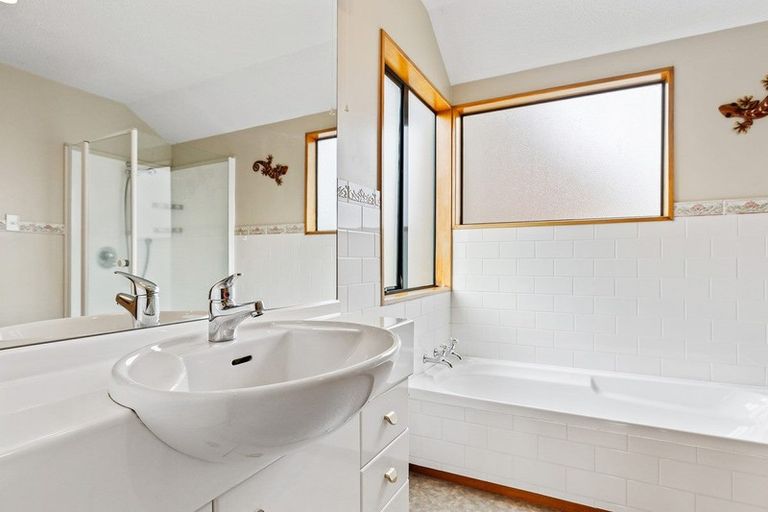 Photo of property in 2/120 Memorial Avenue, Burnside, Christchurch, 8053