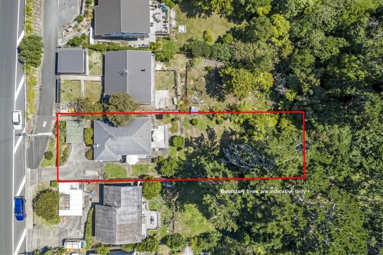 Photo of property in 389 Wairau Road, Totara Vale, Auckland, 0629