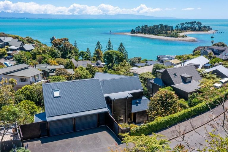 Photo of property in 2 The Cliffs, Britannia Heights, Nelson, 7010