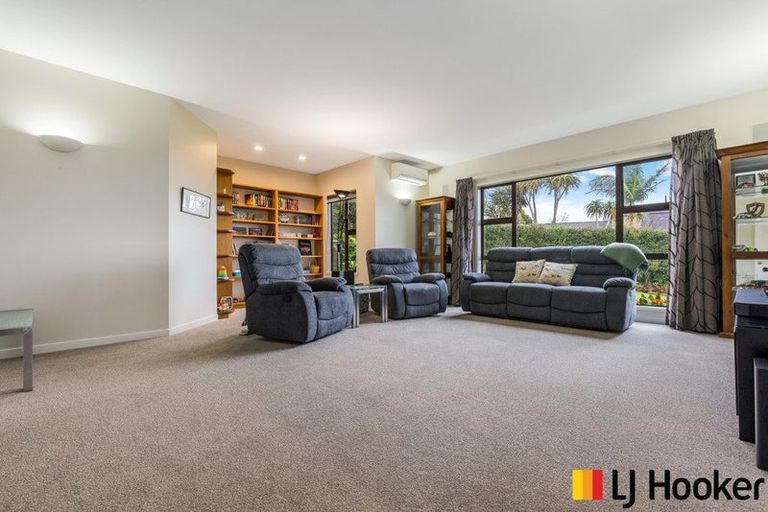 Photo of property in 39 Harry Dreadon Road, Opaheke, Papakura, 2584