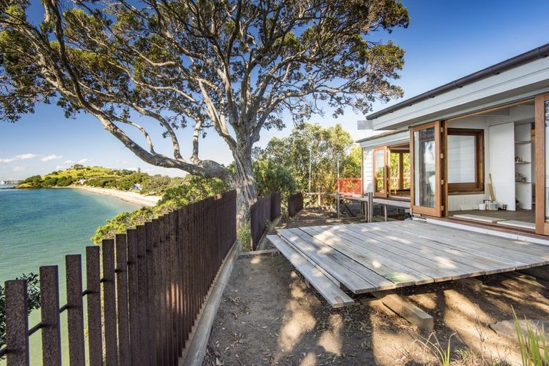 Photo of property in 84a Vauxhall Road, Narrow Neck, Auckland, 0624