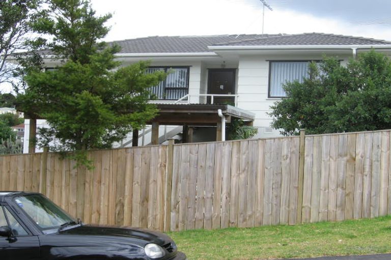 Photo of property in 12 Tetrarch Place, Totara Vale, Auckland, 0629