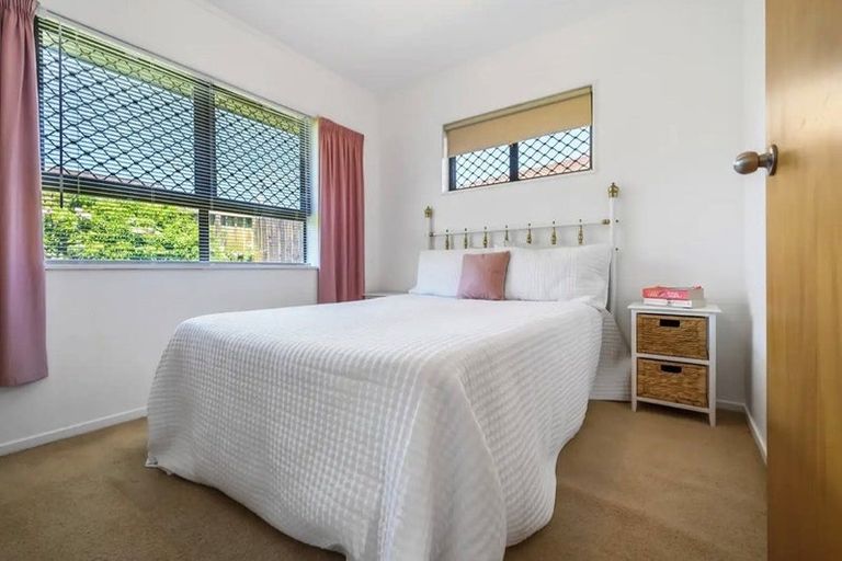 Photo of property in 2/12 Wellington Street, Papakura, 2110