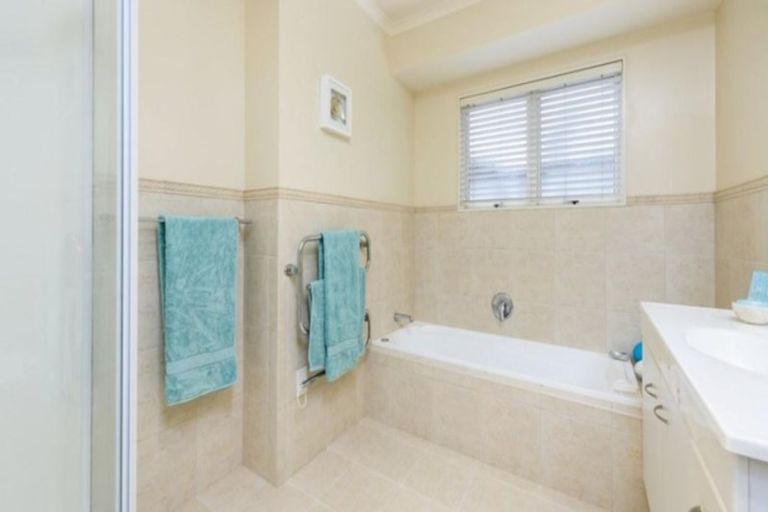 Photo of property in 14 Doneraille Place, Bethlehem, Tauranga, 3110