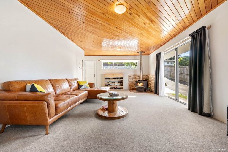 Photo of property in 2/23 The Glade S, Pukekohe, 2120