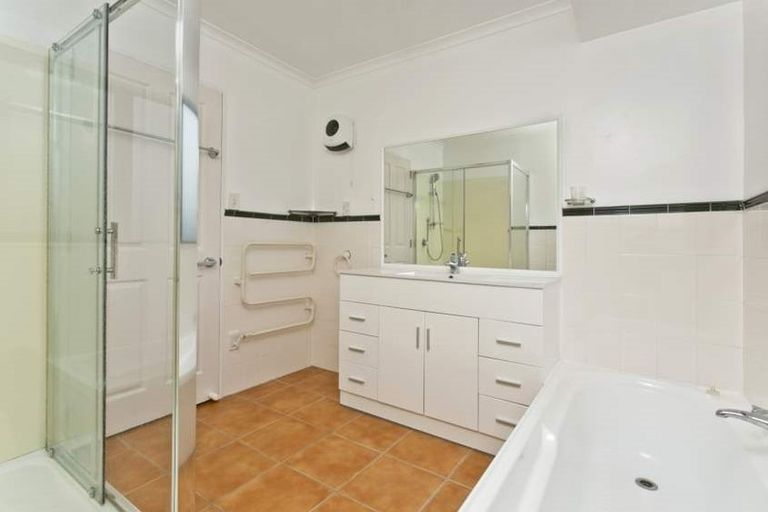 Photo of property in 16 Adelphi Place, Albany, Auckland, 0632