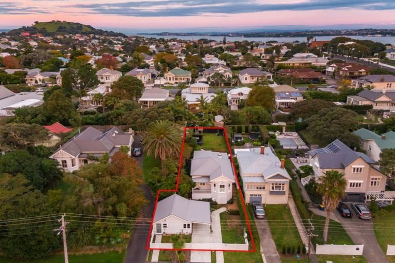 Photo of property in 8 Glen Road, Stokes Valley, Lower Hutt, 5019