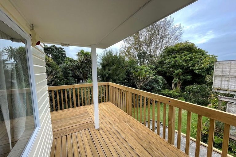 Photo of property in 22 Kayeleen Place, Cockle Bay, Auckland, 2014
