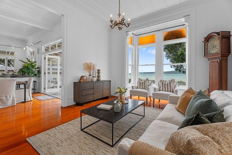 Photo of property in 36 Oxford Terrace, Devonport, Auckland, 0624