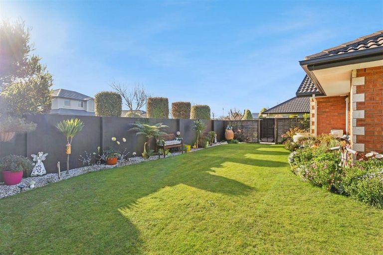 Photo of property in 5 Amoka Crescent, Parklands, Christchurch, 8083
