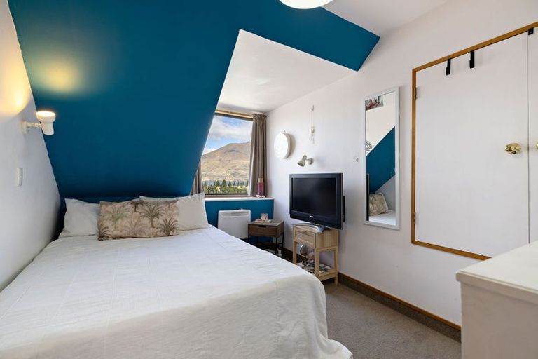Photo of property in 14 Earnslaw Terrace, Queenstown, 9300