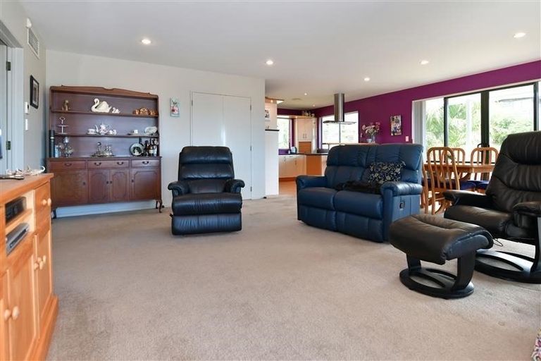 Photo of property in 31 Tamatea Drive, Snells Beach, 0920