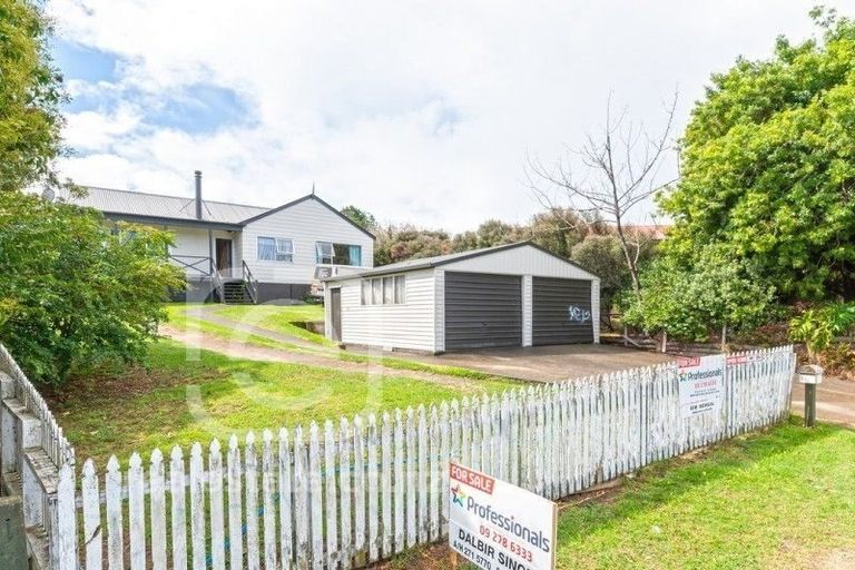 Photo of property in 29 Moncrieff Avenue, Clendon Park, Auckland, 2103