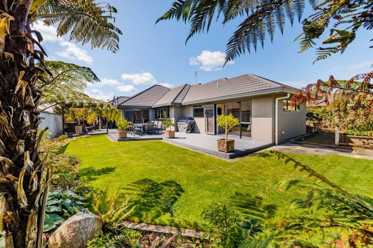 Photo of property in 2 Buttonwood Court, Milson, Palmerston North, 4414