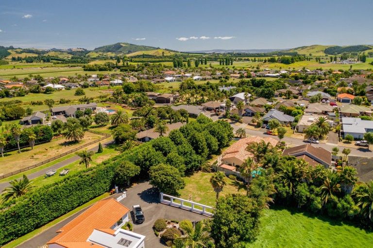 Photo of property in 11 St Clair Place, Browns Bay, Auckland, 0630