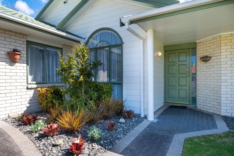 Photo of property in 33 Maurice Borich Place, Henderson, Auckland, 0610