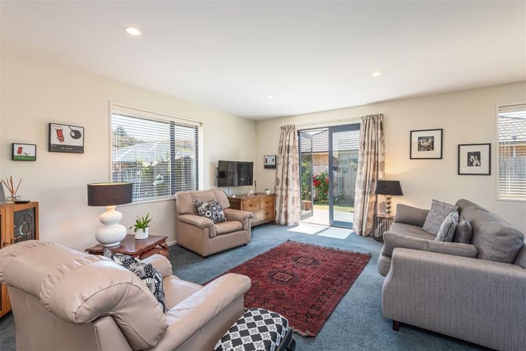 Photo of property in 19 Hamlet Lane, Heathcote Valley, Christchurch, 8022