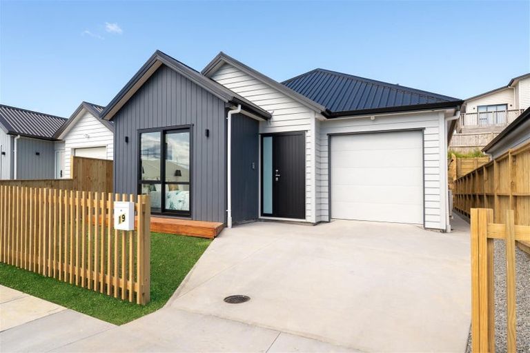 Photo of property in 52 Whakairo Crescent, Gulf Harbour, Whangaparaoa, 0930