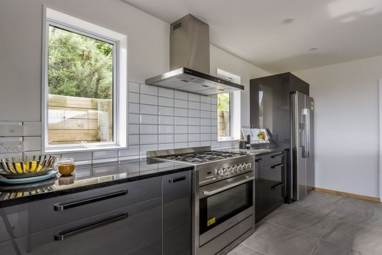 Photo of property in 103 Kakariki Grove, Waikanae, 5036