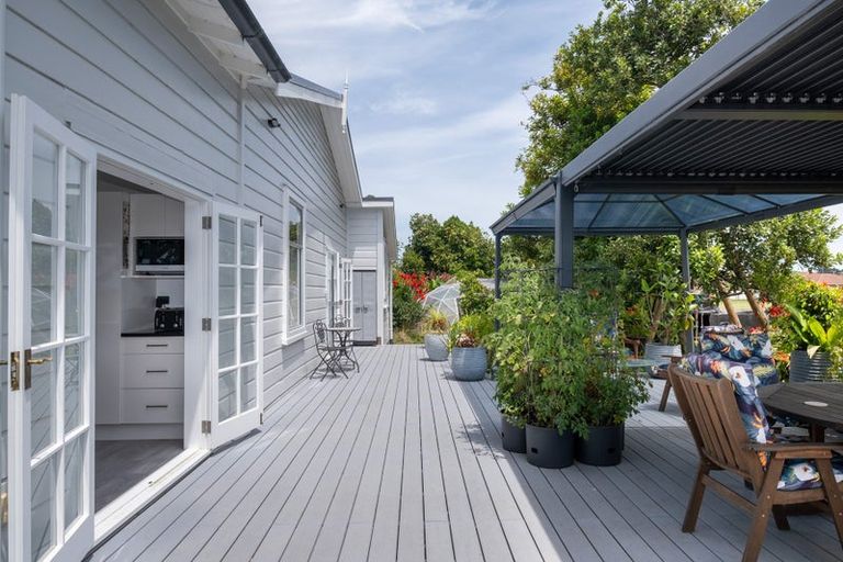 Photo of property in 104 Ferry Road, Clive, 4102