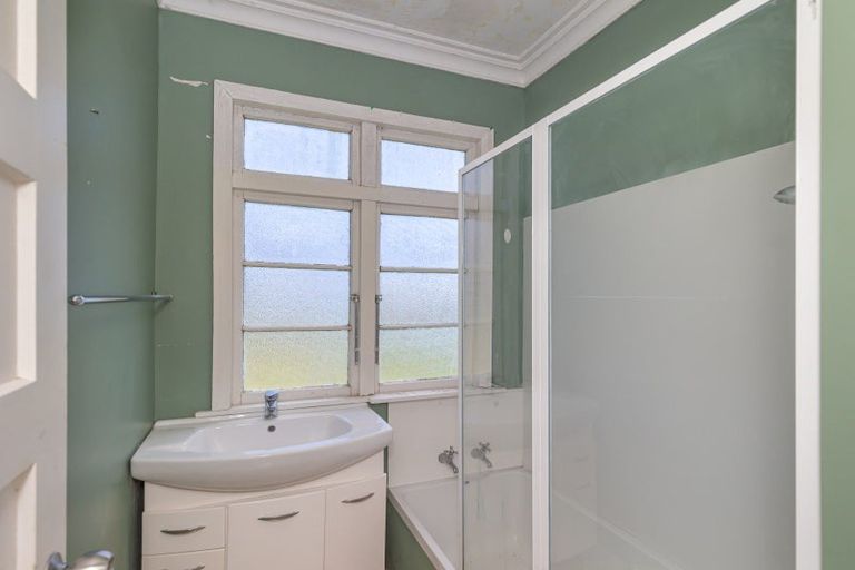 Photo of property in 68 Queen Street West, Levin, 5510