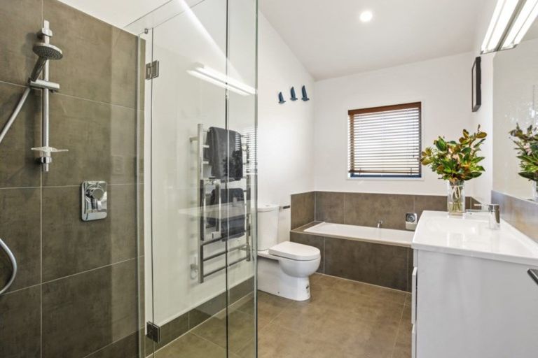 Photo of property in 10 Gavinike Place, Waimauku, 0812